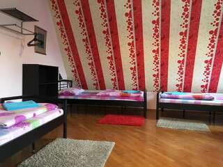 Хостелы Mikalo House Вильнюс Шестиместный номер с собственной ванной комнатой-9